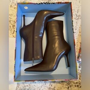 Daring Boots - Jeffery Campbelll